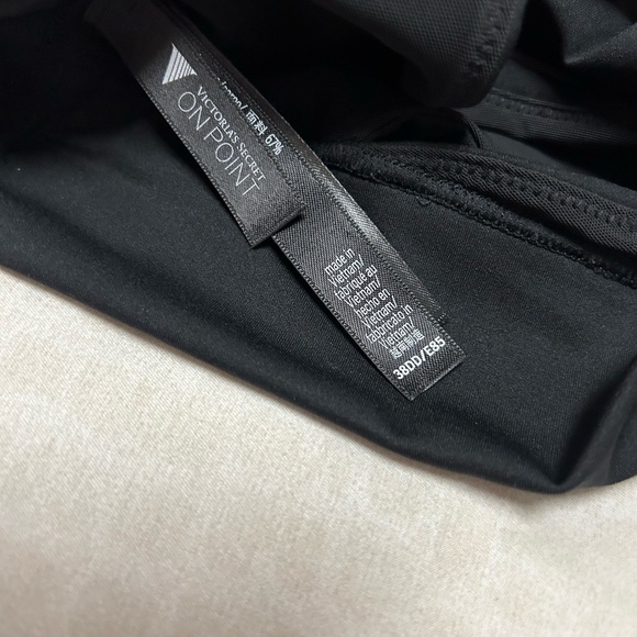 NWOT Victoria’s Secret On Point Sports Bra. Cup Size is 38DD - Picture 6 of 6